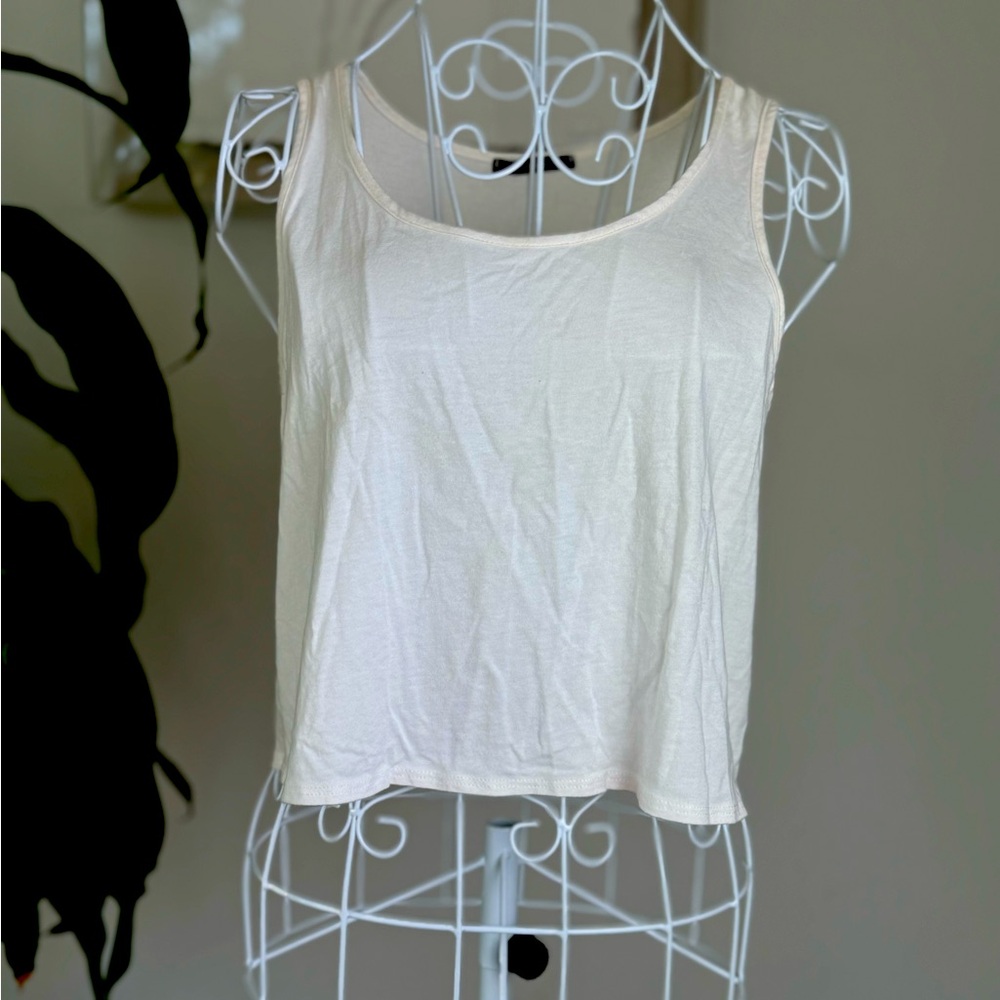 Woman  Tee Crop Top Cream Color size Medium Brand Soprano
